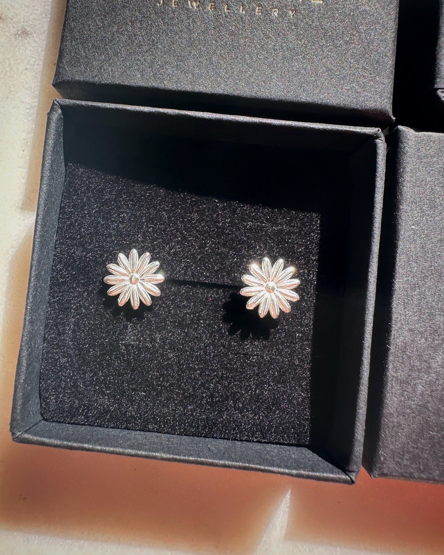 Daisy studs earrings
