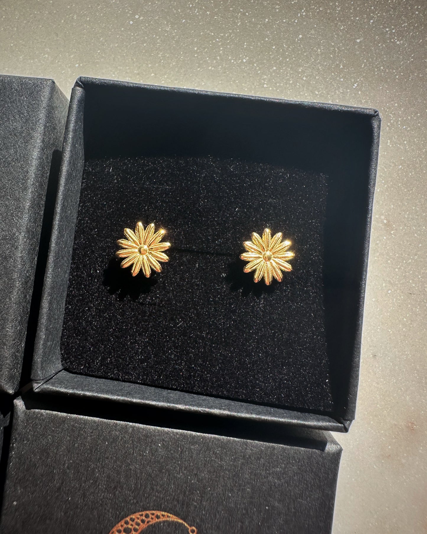 Daisy studs earrings