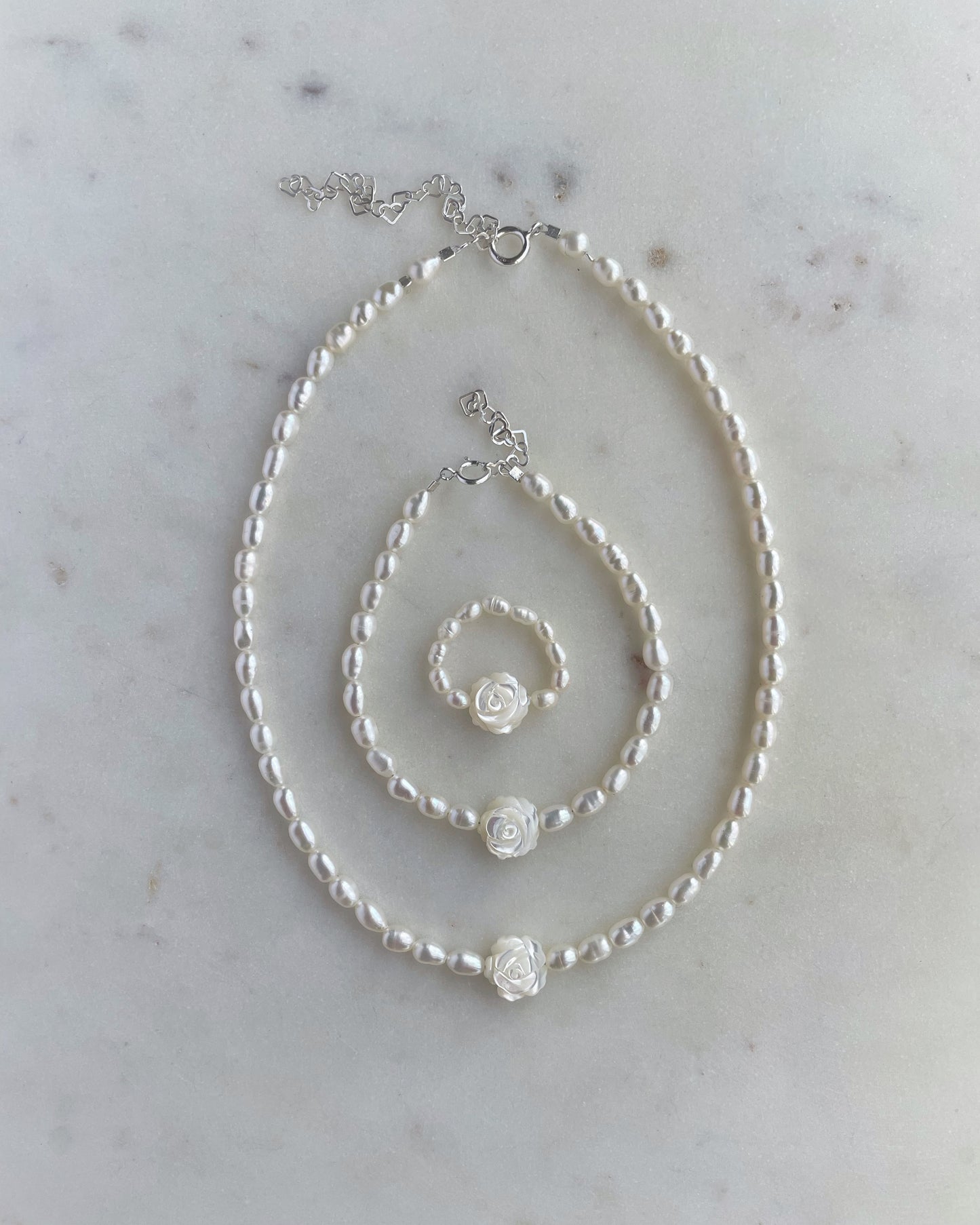 White Rose choker