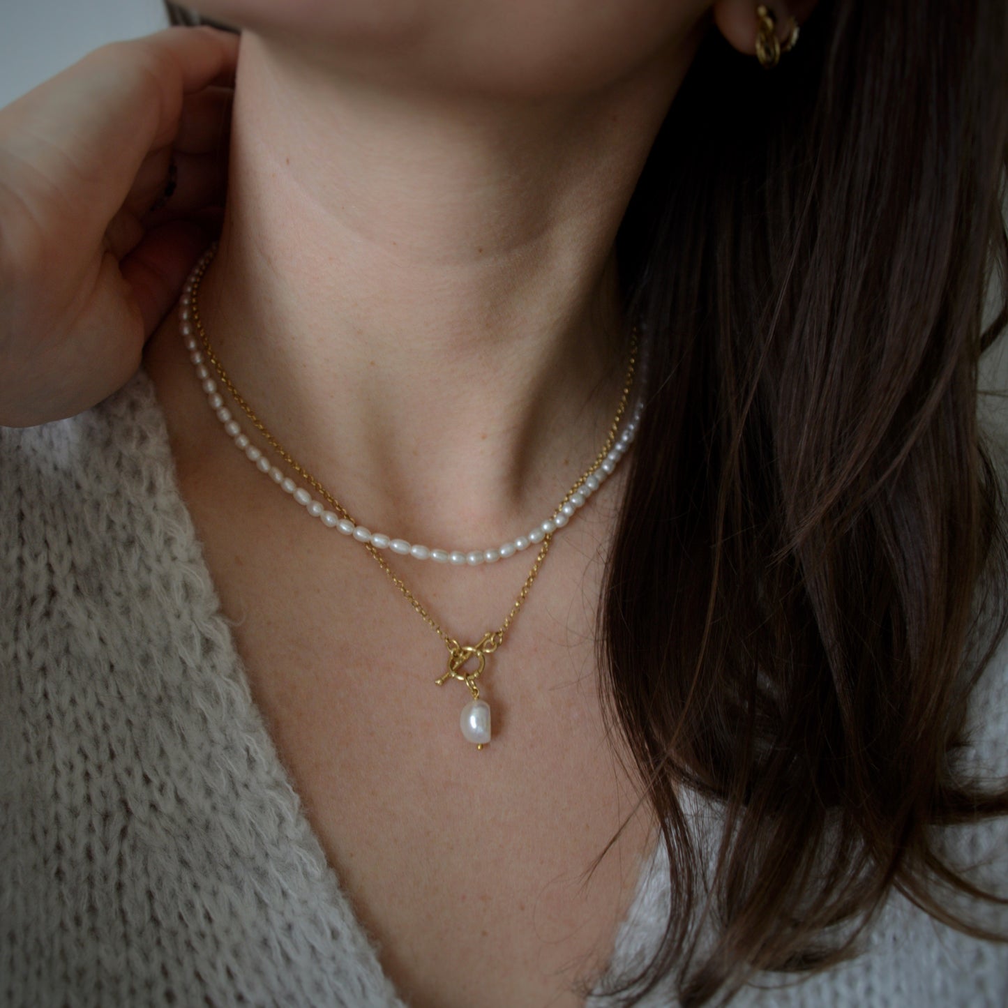 Pearl on chain with toggle clasp