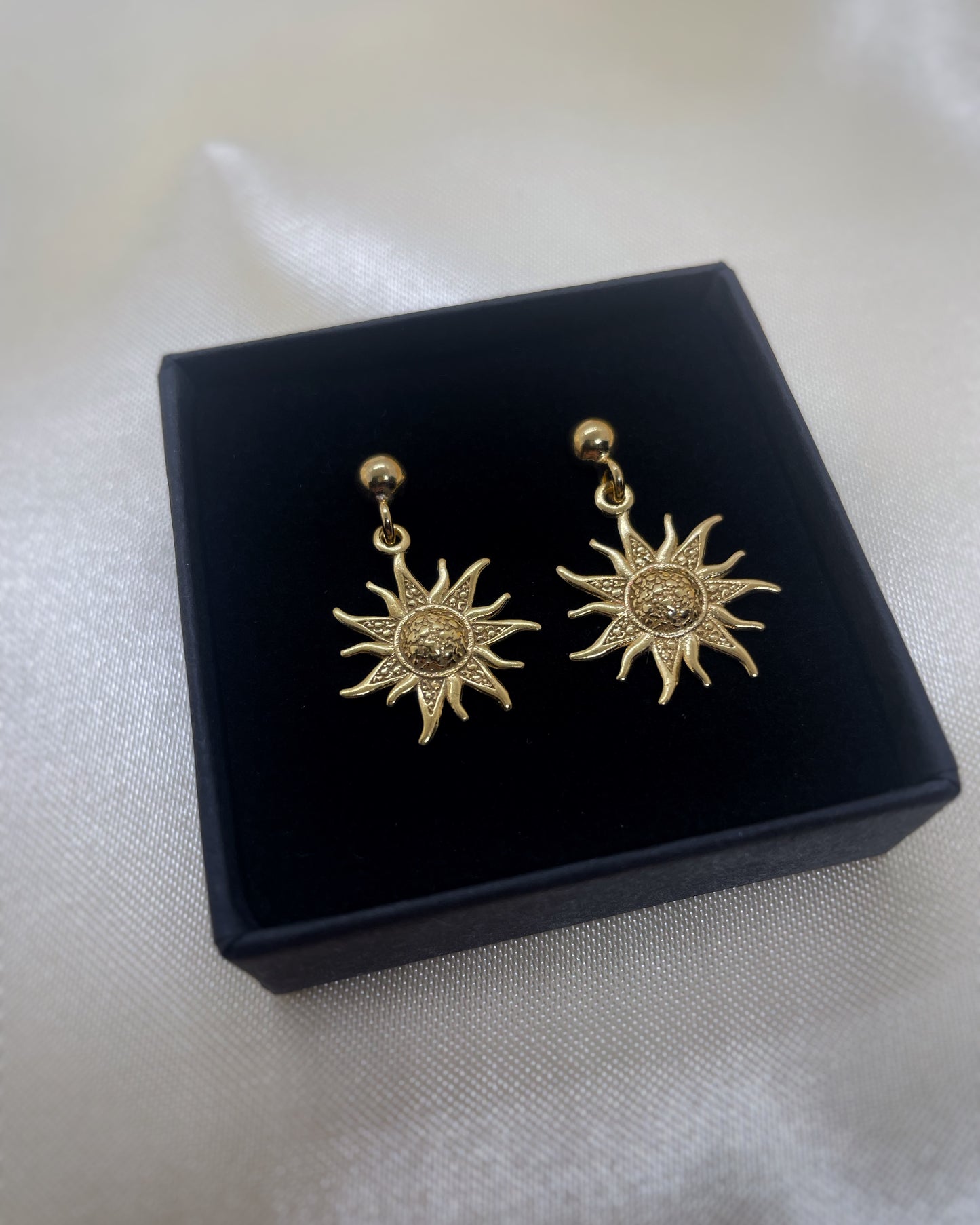 Sun studs earrings
