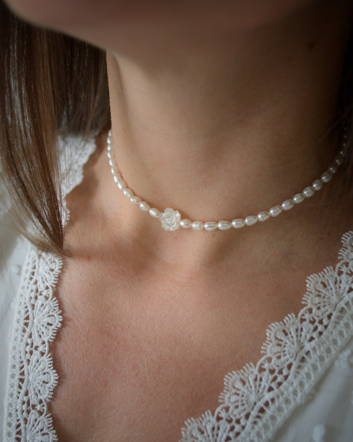 White Rose choker