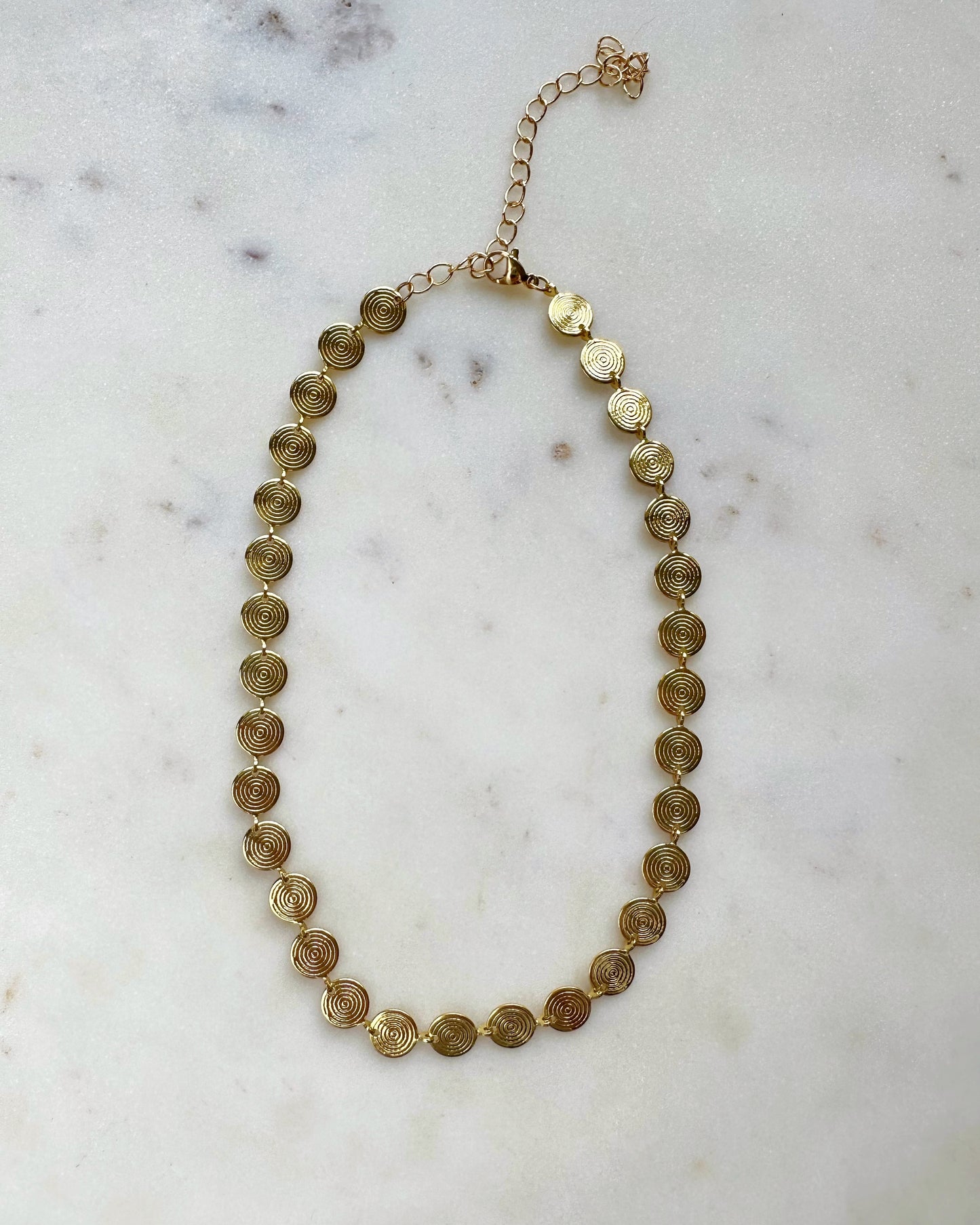 Golden disc choker