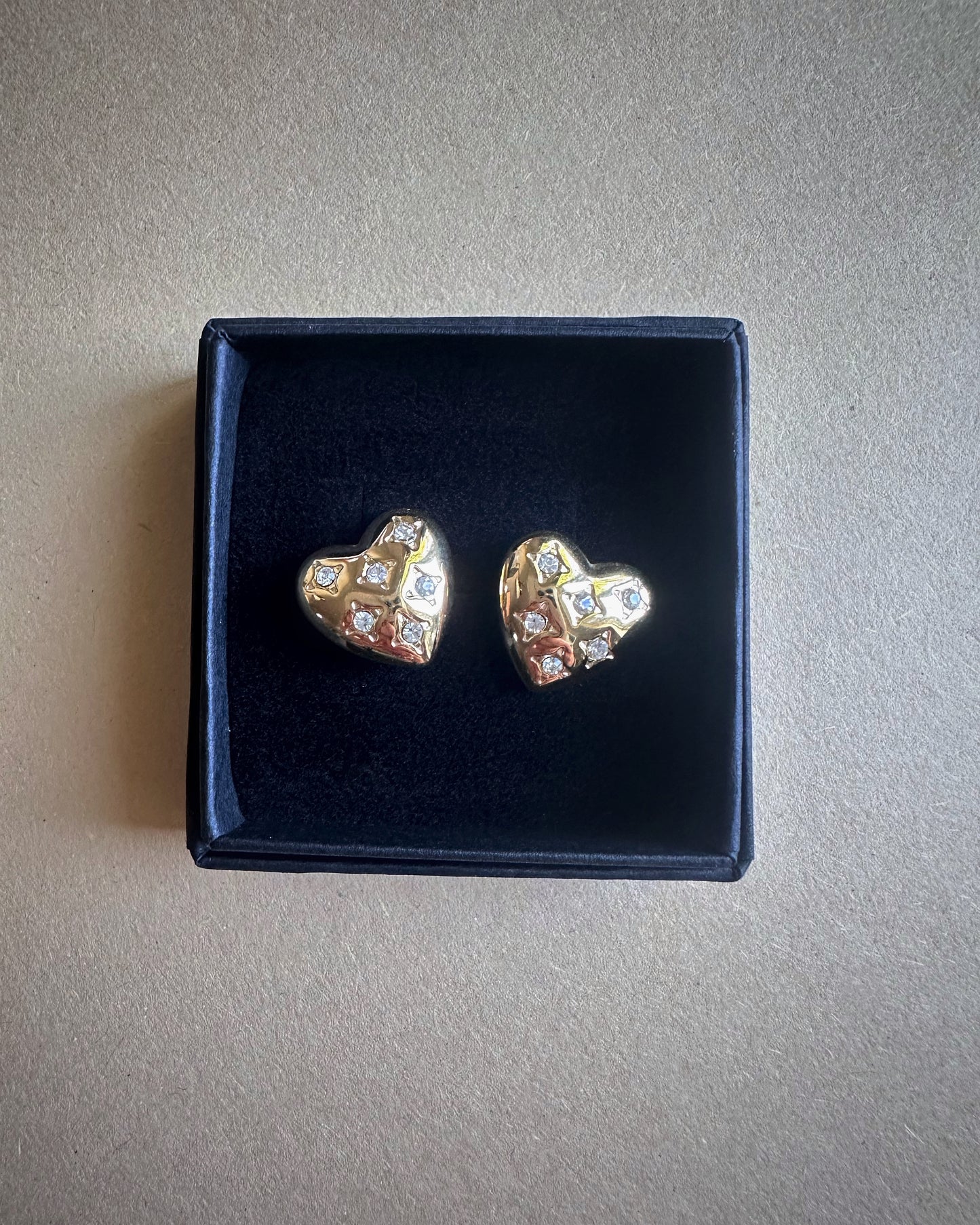 Heart studs earrings with clear rhinestones