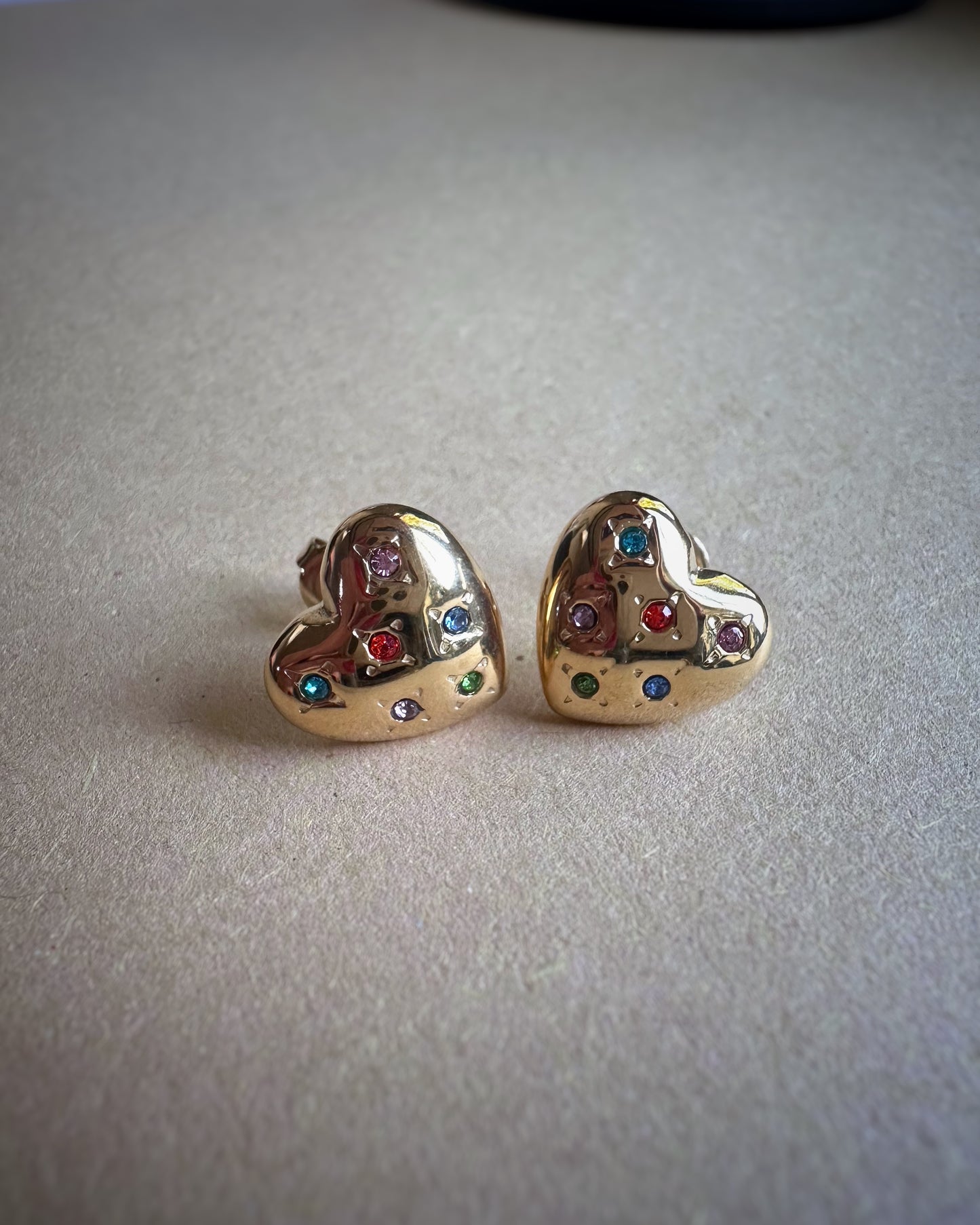 Heart studs earrings with colourful rhinestones