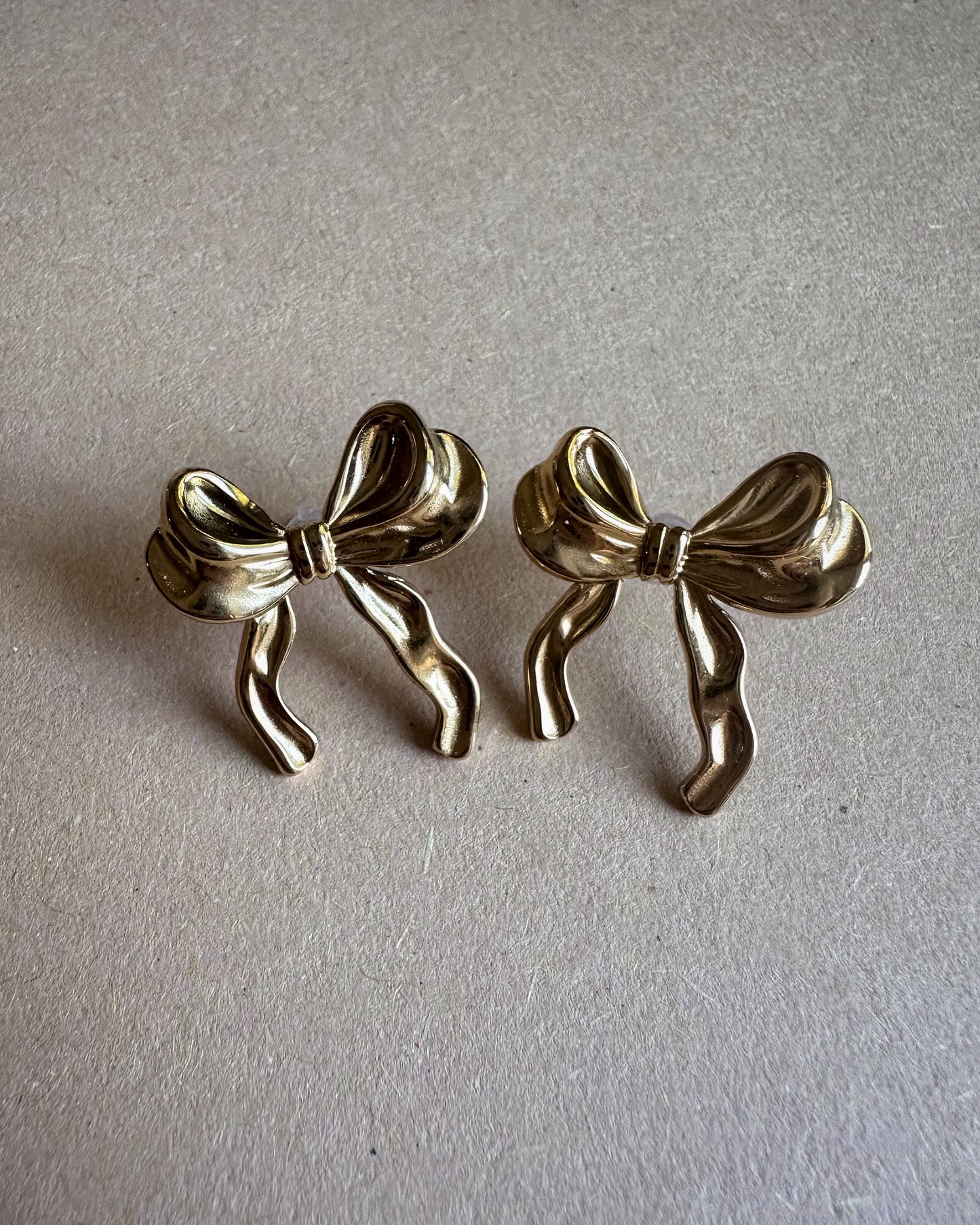 Bowknot studs earrings