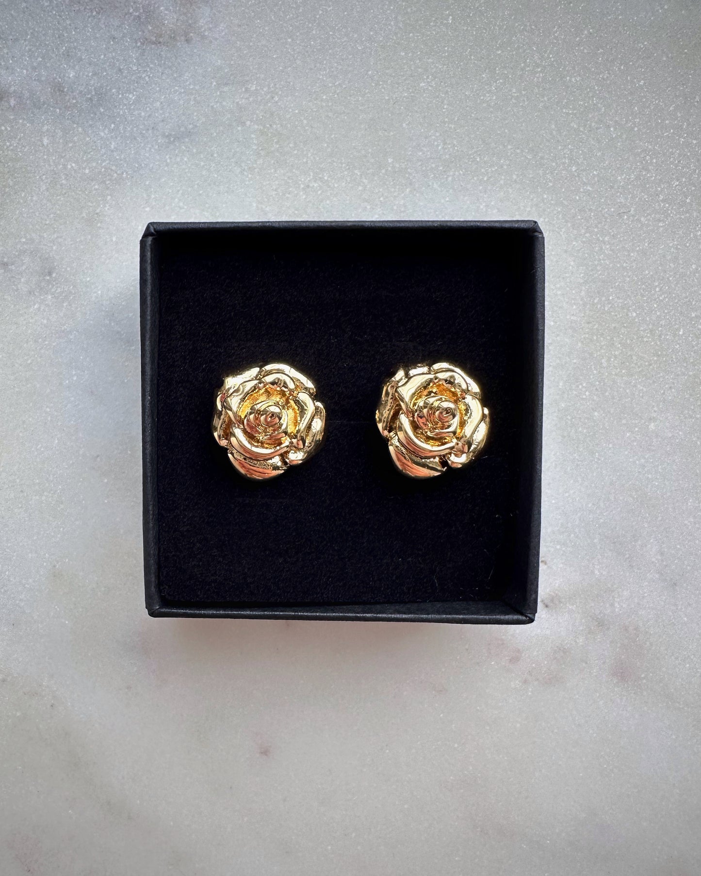 Roses studs earrings