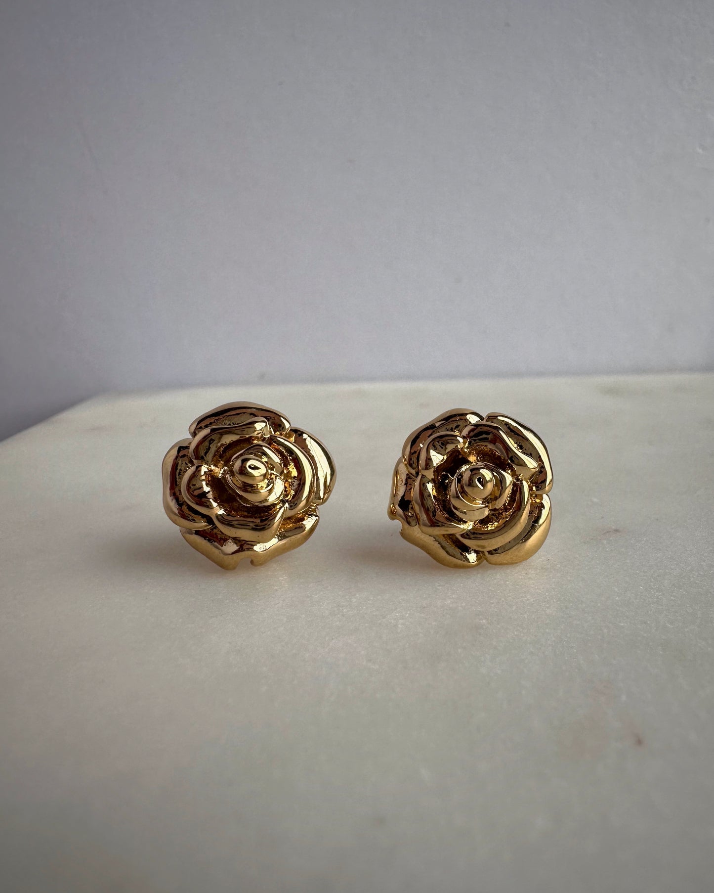 Roses studs earrings