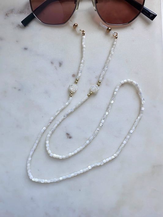 White Rose shell glass chain