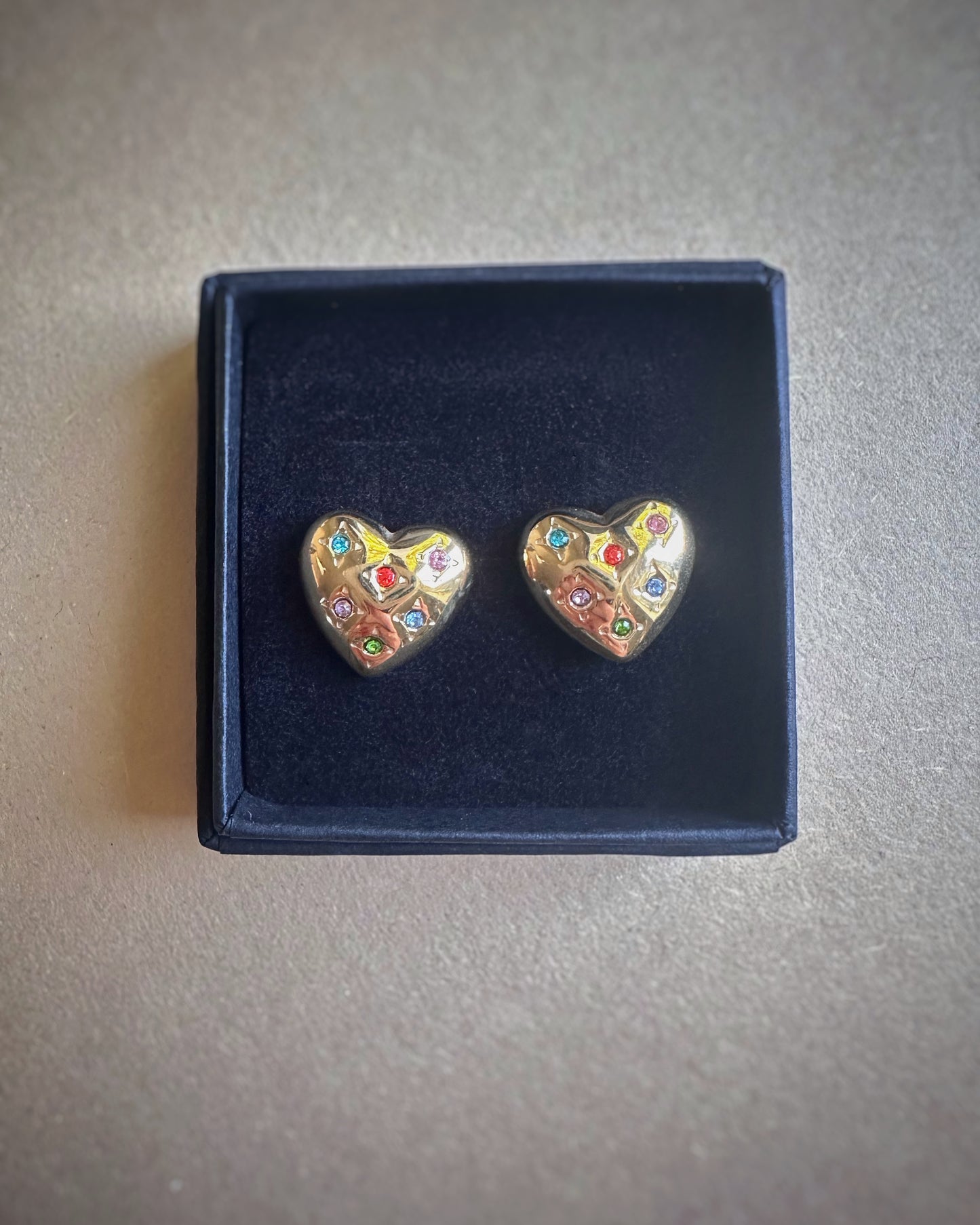 Heart studs earrings with colourful rhinestones