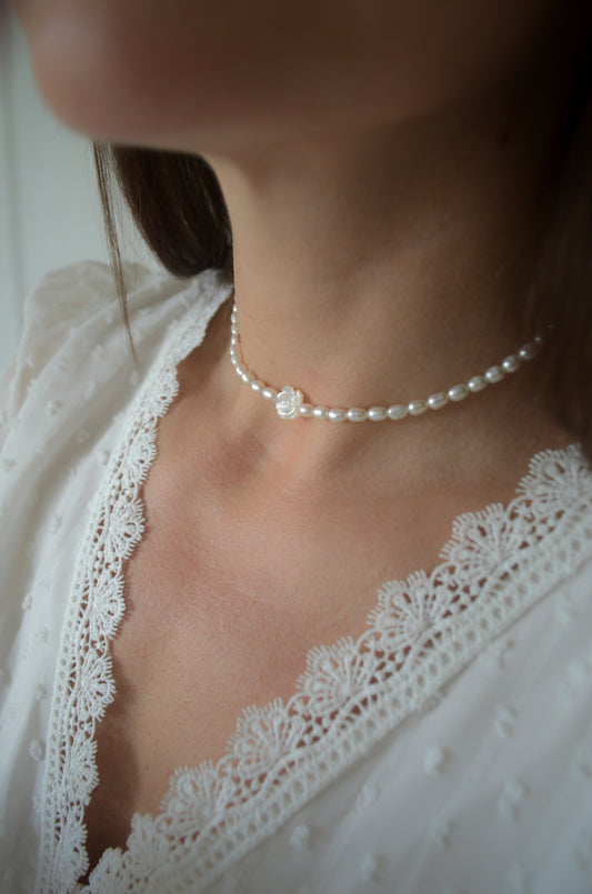 White Rose choker