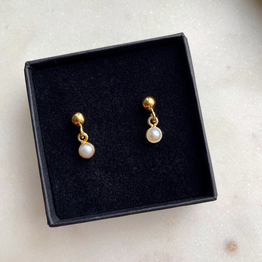 Pearly dots earrings